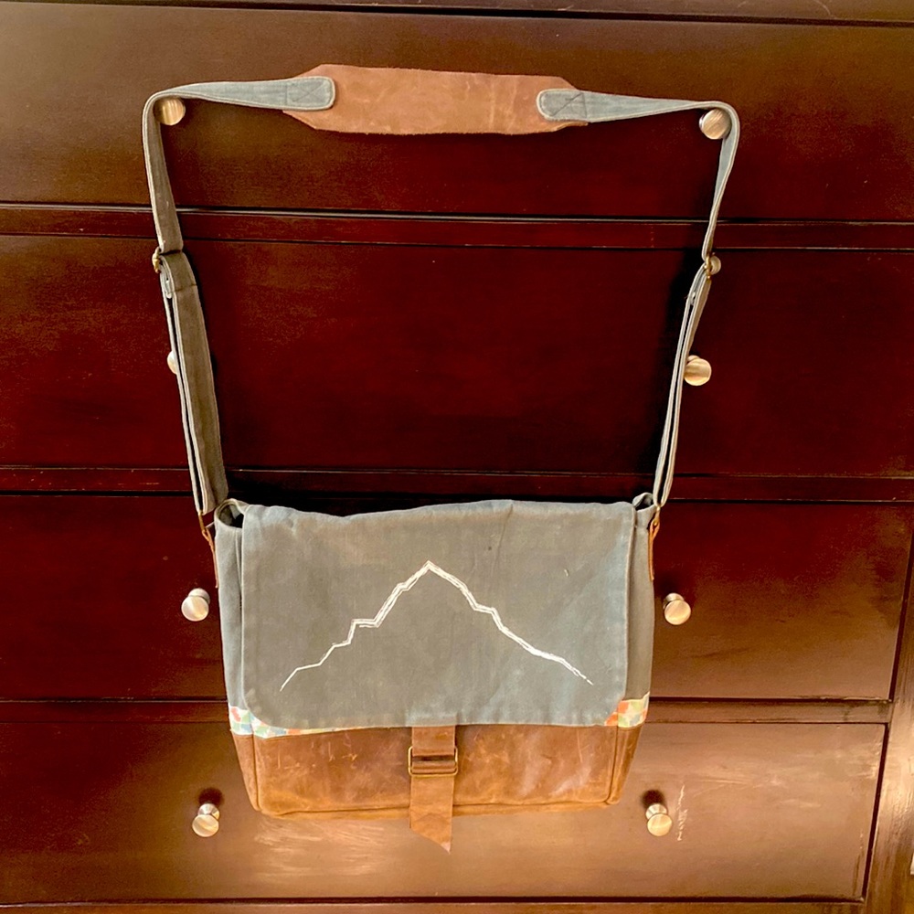 Canvas crossbody tote.